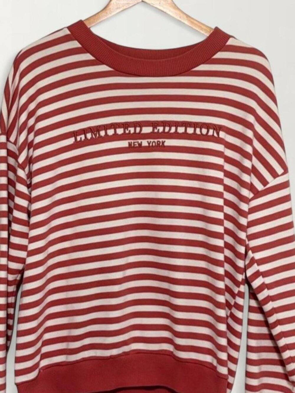 Forever 21 pink and white striped pullover “Limited Edition New York” - SIZE M